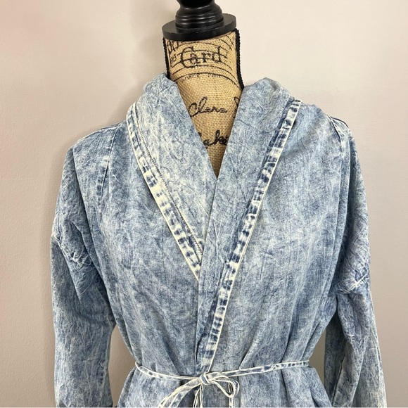 Vibrant M.i.u Hooded Acid Wash Denim Lightweight Jacket - Picture 4 of 13